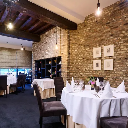Les Tanneurs Hotel