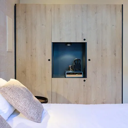 Отель Les Tanneurs 4*