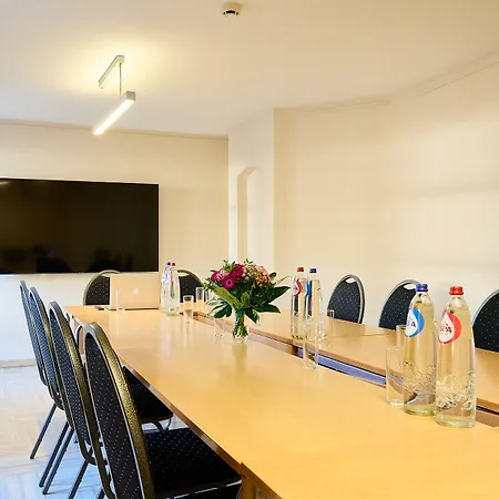 Отель Les Tanneurs 4*