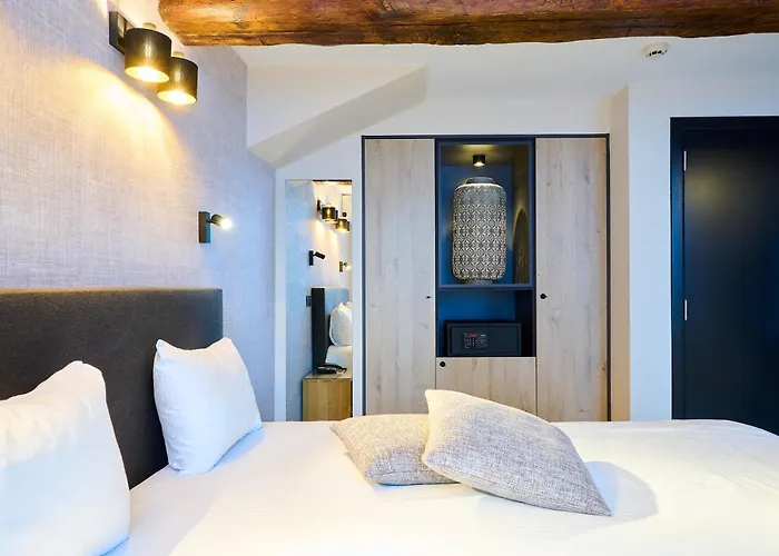 Hotel Les Tanneurs 4*